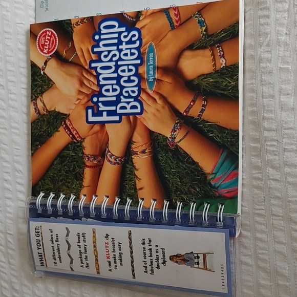 💚Klutz Friendship Bracelets Kit & Book - Picture 3 of 9
